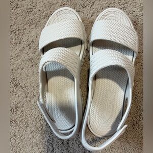 Skechers Foamies: Arch Fit Footsteps - Sunny Days